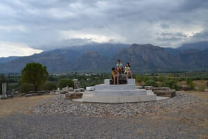 Σ. Βλίζος και Β. Βλάχου “New Evidence on a Spartan Religious Center: The Sanctuary of Apollo Amyklaios at Sparta and the Current Research Project”